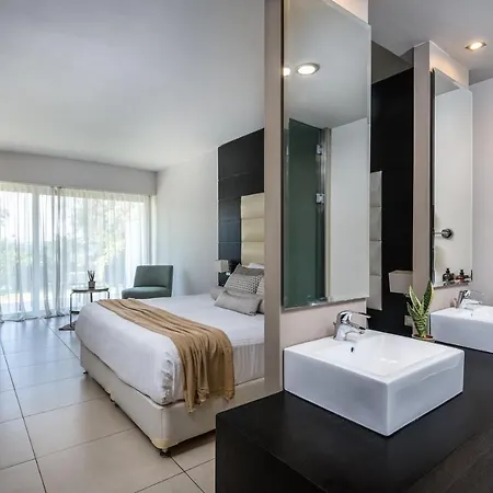 E-geo Easy Living Hotel 4*