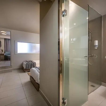 E-geo Easy Living Hotel 4*