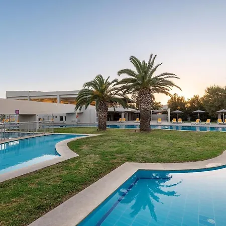 E-geo Easy Living Hotel 4*