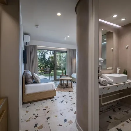 Hotel E-geo Easy Living 4*