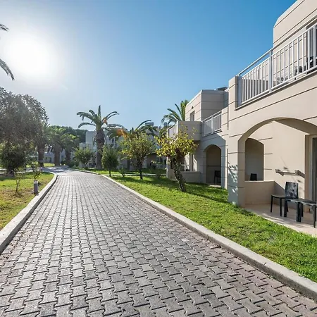 מלון E-geo Easy Living 4*