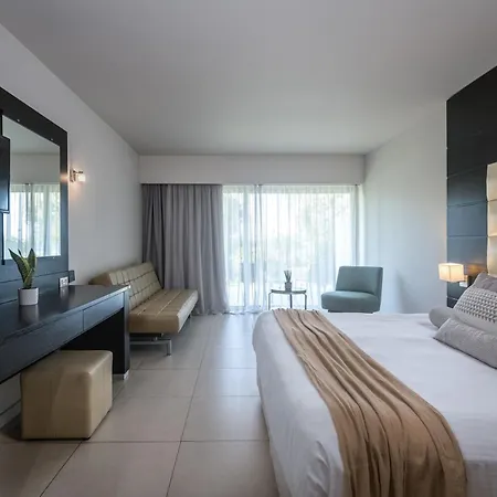 E-geo Easy Living מלון